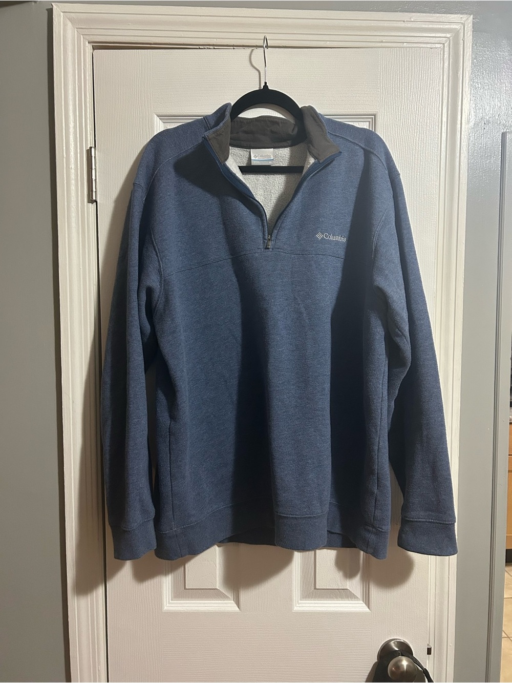 Blue men’s Columbia quarter zip in size XL